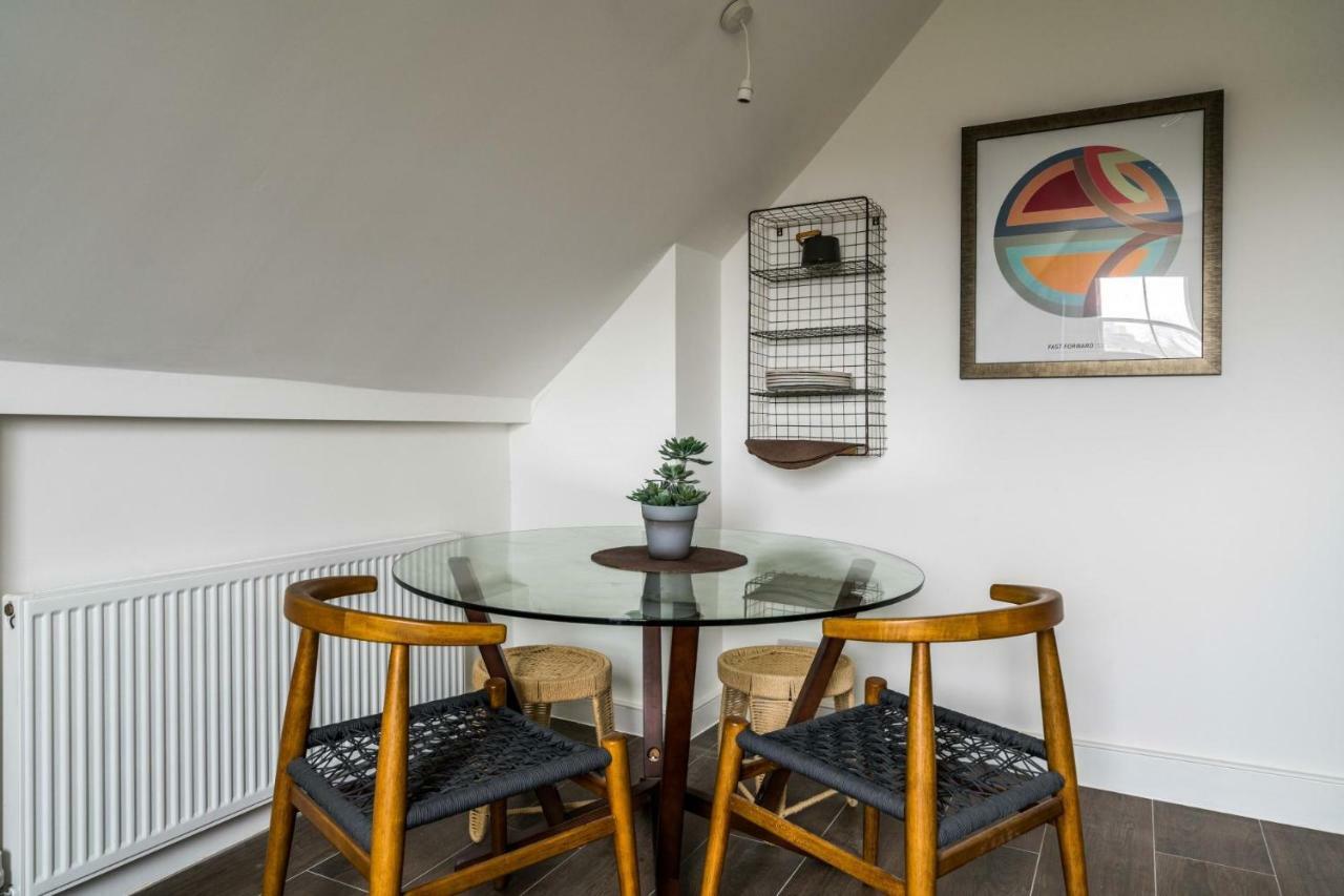 New Bohemian 2 Bedroom Victorian Flat In Dalston Apartment