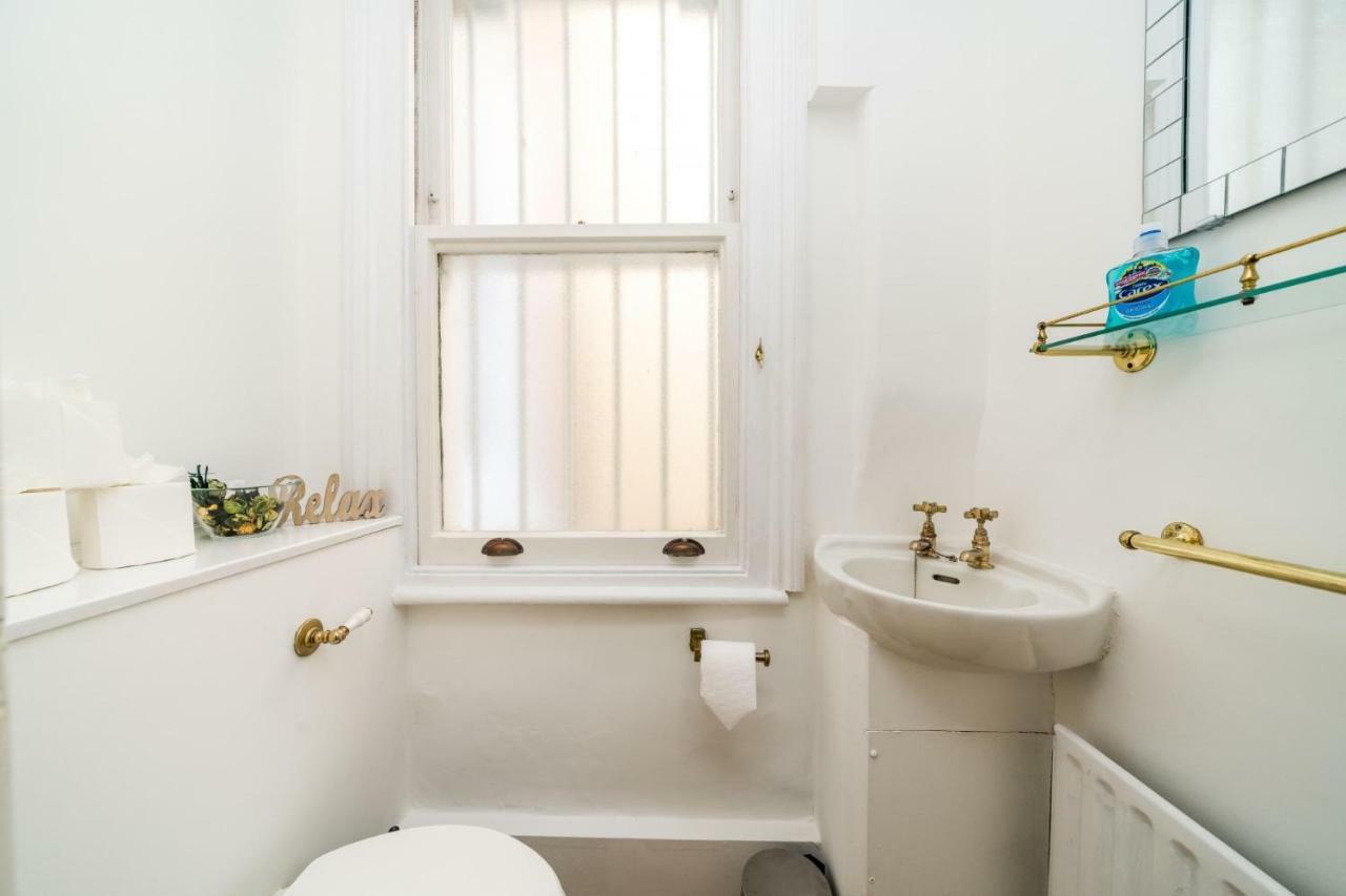 New 1 Bedroom Earls Court Flat Centre Of *