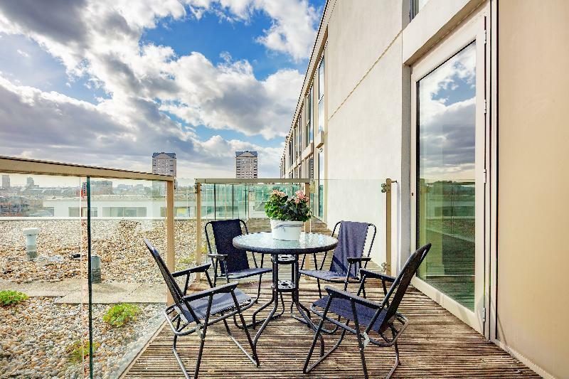 Apartment Lanterns Court By Bridgestreet London