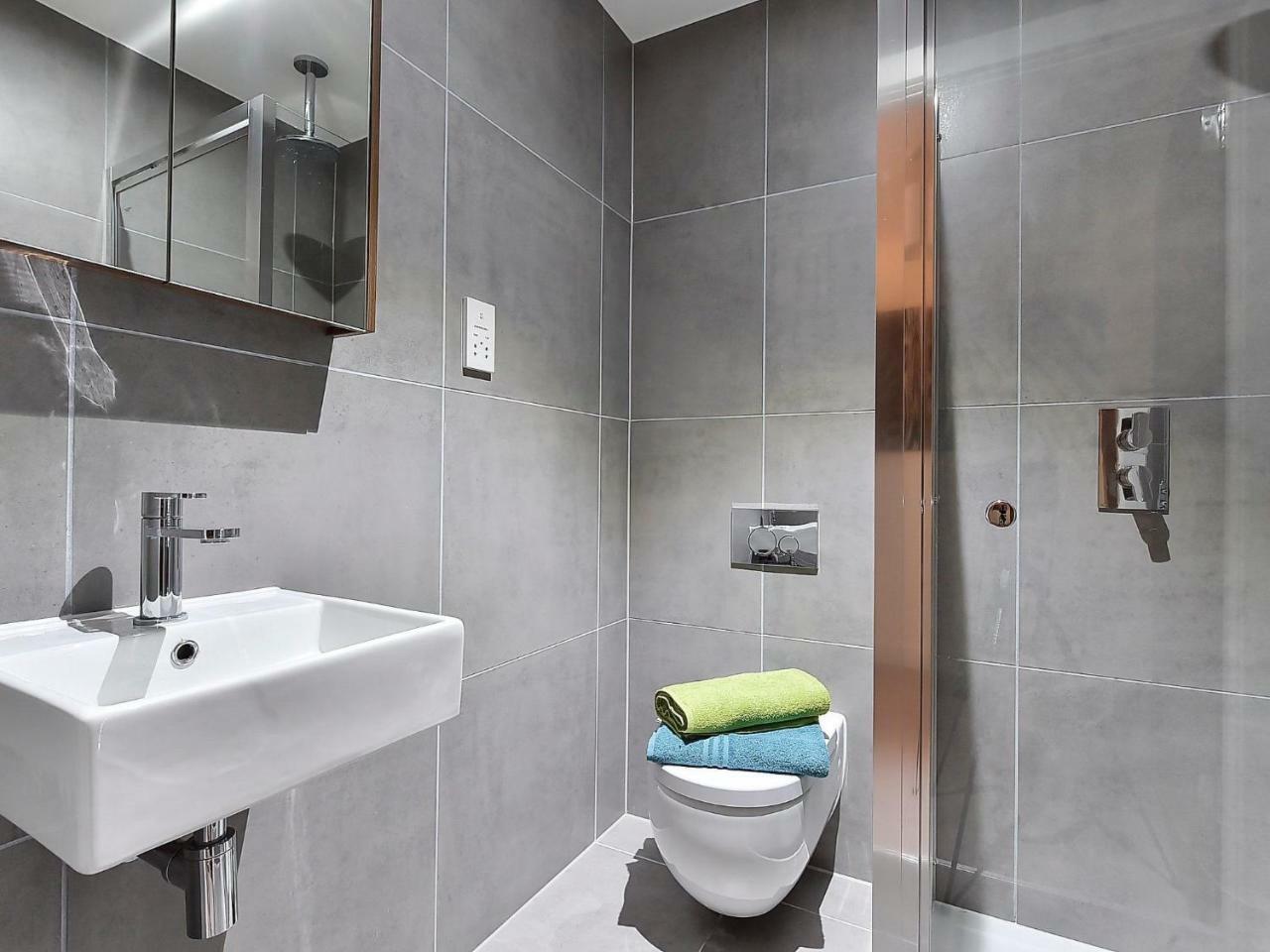 Apartment Capacity-1 London