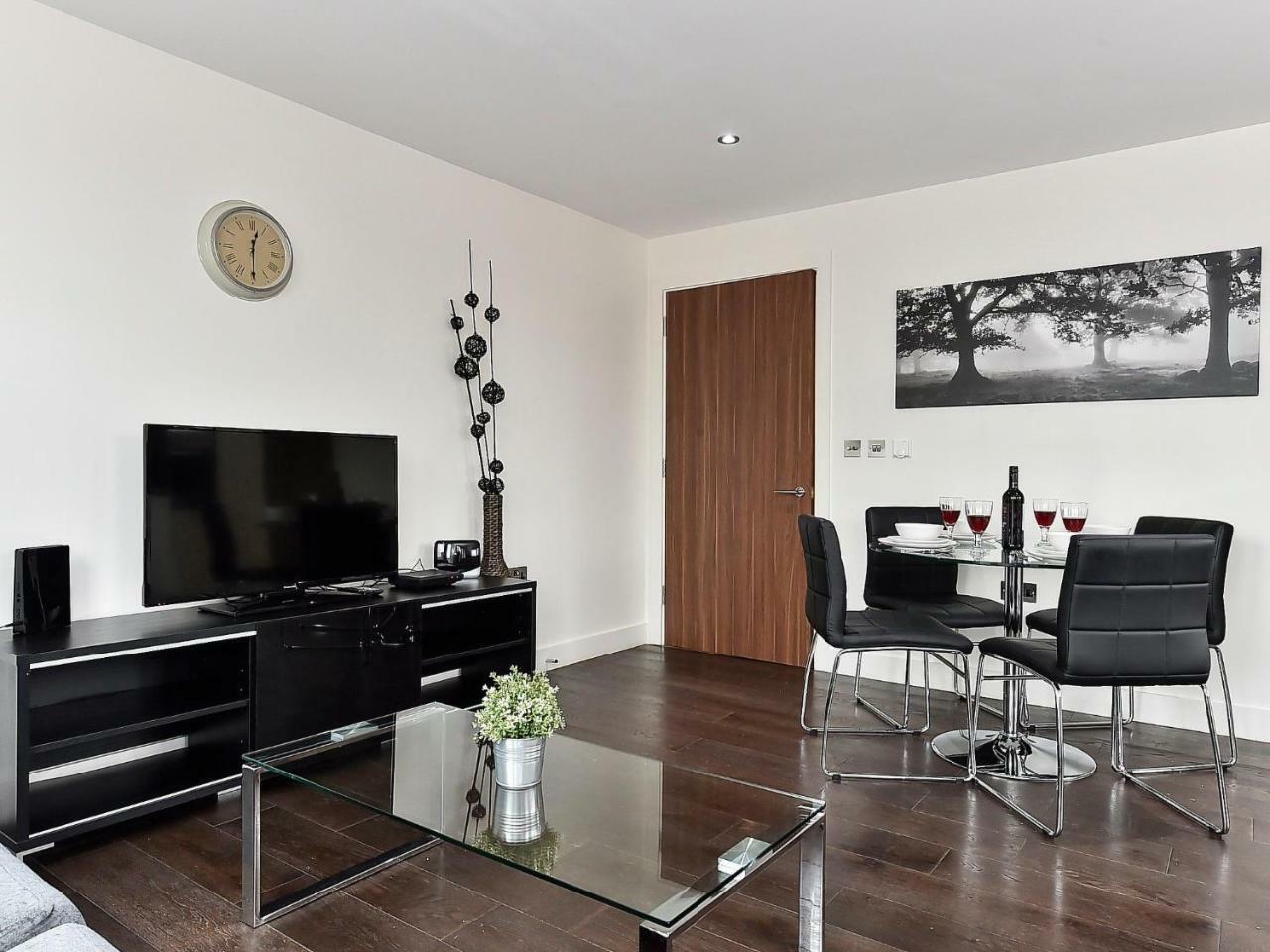 Apartment Capacity-1 London