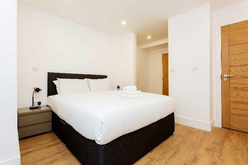 Oyo 136 Kings Ave New Builds 3* London