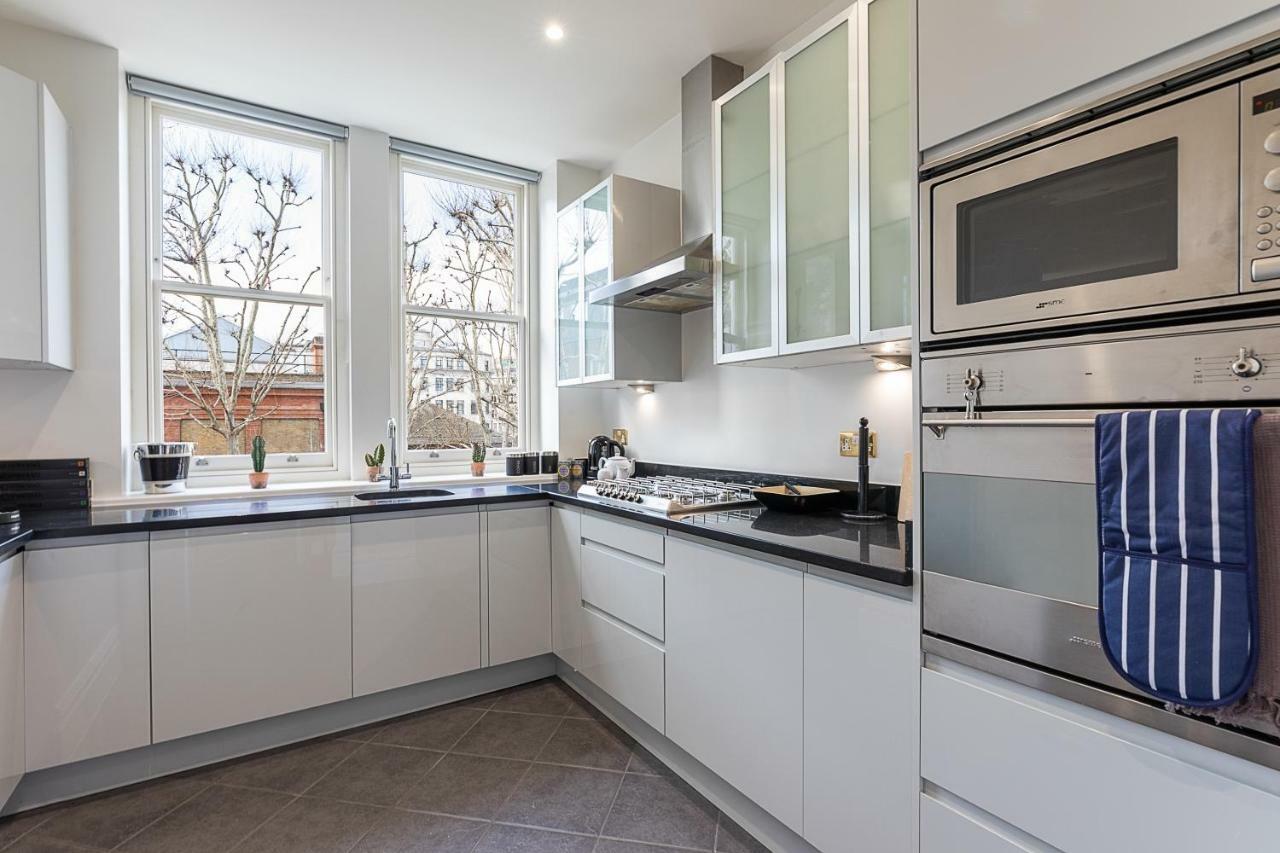 Astonishing Flats Near Mayfair & Piccadilly Circus Apartment London