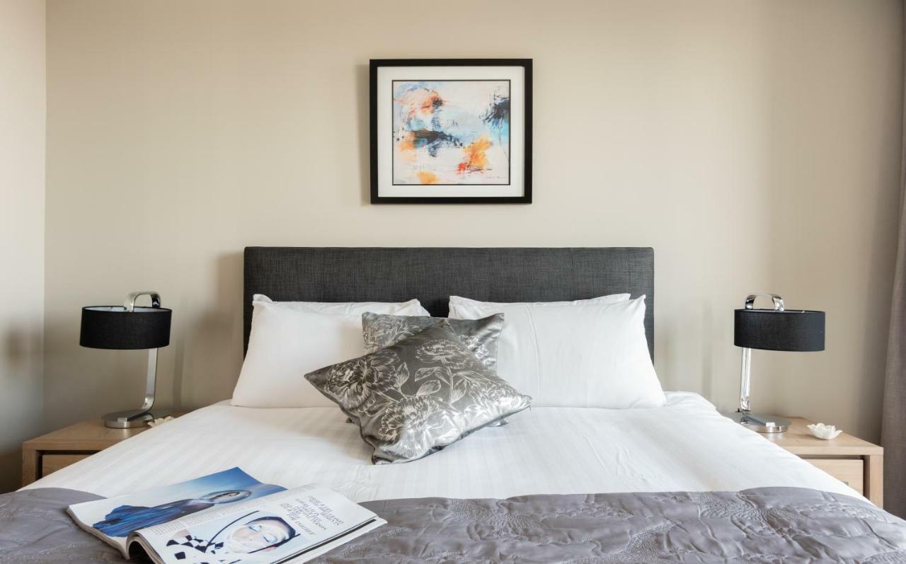 36th Floor Semi Penthouse Apartment London