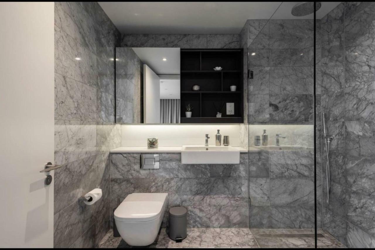 36th Floor Semi Penthouse Apartment London