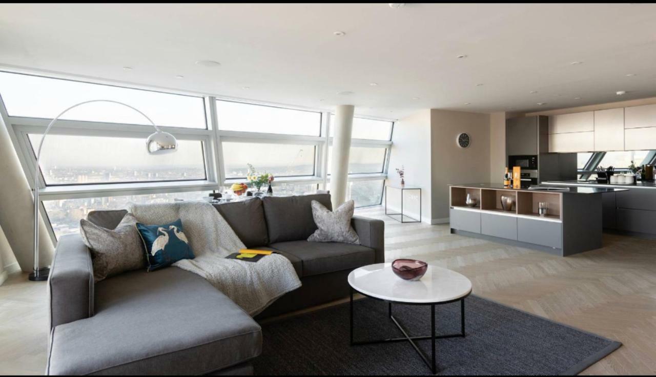 36th Floor Semi Penthouse Apartment London