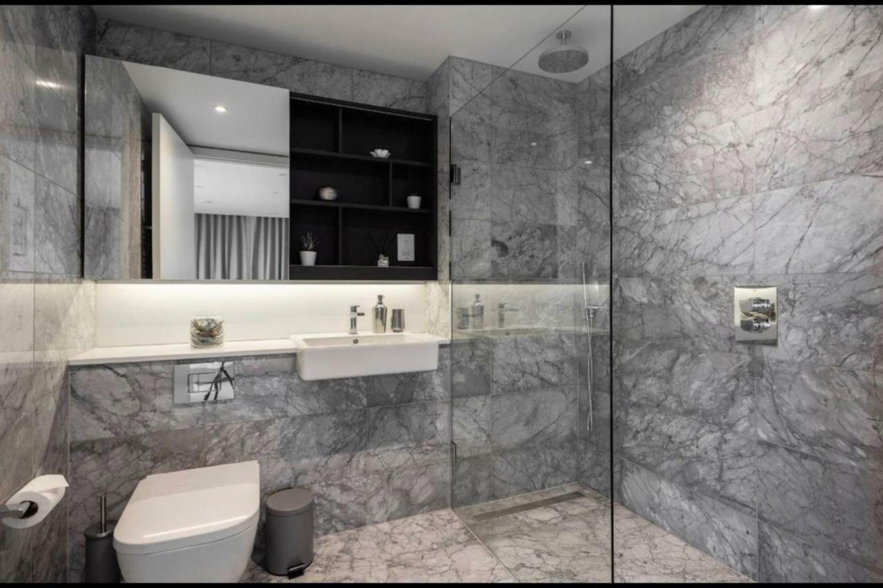 Apartment 36th Floor Semi Penthouse London