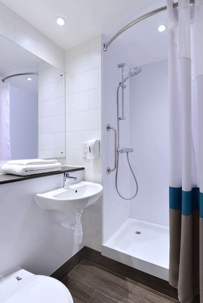 Travelodge Airport London