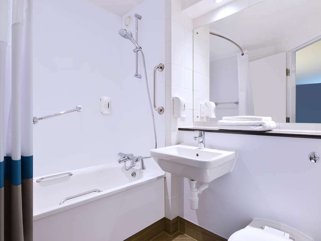 Travelodge Airport Hotel