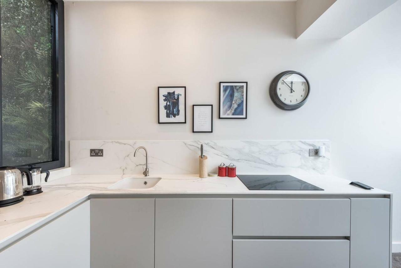 Modern, Bright & Elegant 3 Bed Fulham Maisonette Holiday home London