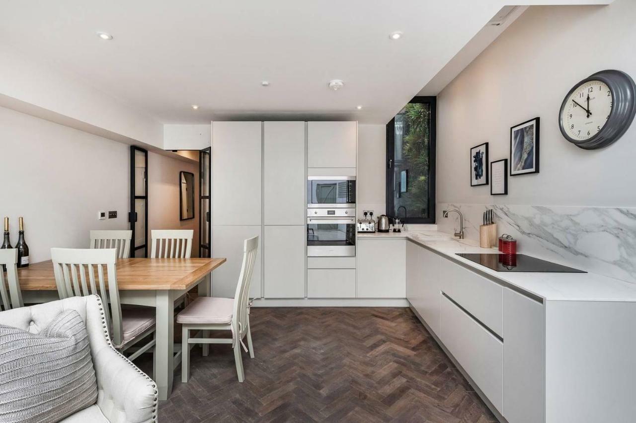Modern, Bright & Elegant 3 Bed Fulham Maisonette Holiday home