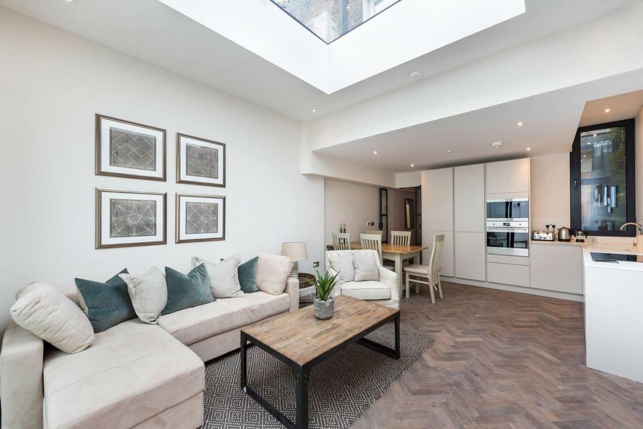 Holiday home Modern, Bright & Elegant 3 Bed Fulham Maisonette London