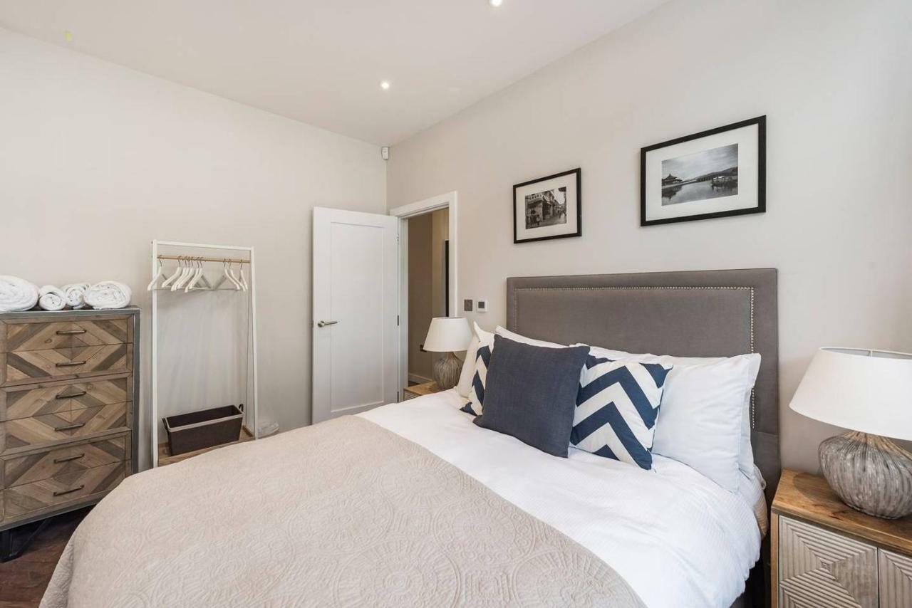 Modern, Bright & Elegant 3 Bed Fulham Maisonette