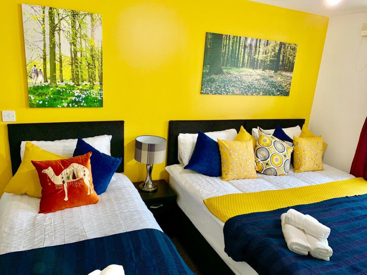 Apartment 2 Bedrooms Modern Apartment, Lounge, Full Kitchen, Balcony, 5 Minutes Stratford Station *