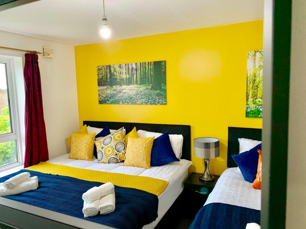 Apartment 2 Bedrooms Modern Apartment, Lounge, Full Kitchen, Balcony, 5 Minutes Stratford Station *