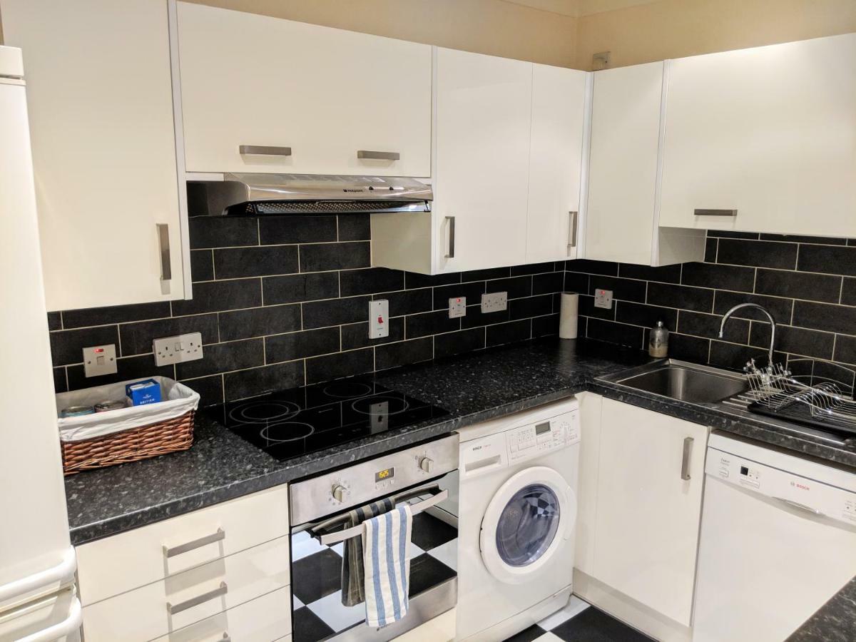 Canary Central Apartment London