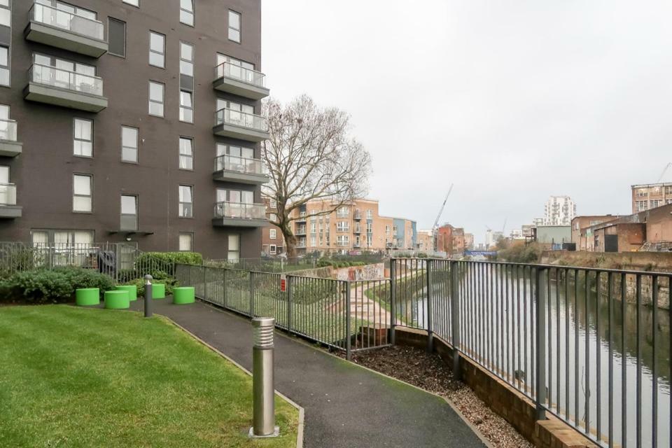 Yeoman Court * London
