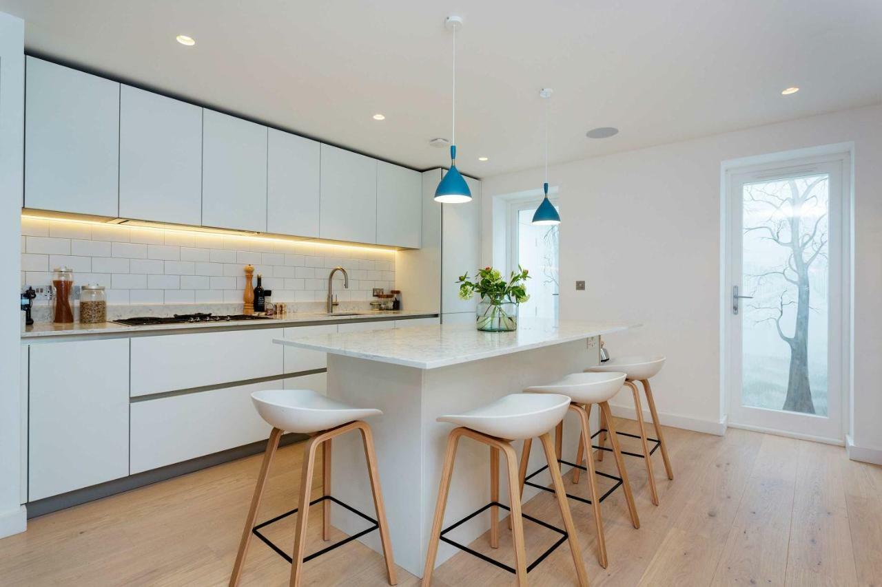 Veeve - Princedale Road Minimalism * London
