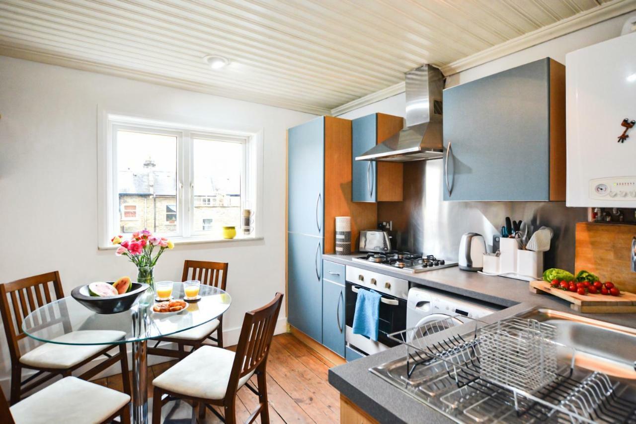Maida Vale, Queens Park, Warwick Avenue Apartment *