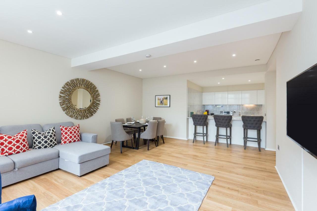 Urban Chic - Exeter Street Apartment