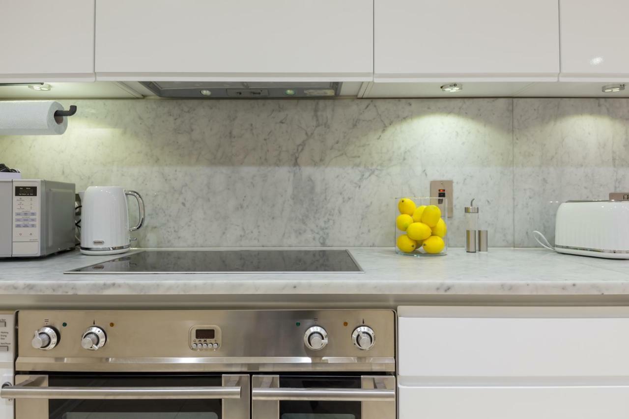 Urban Chic - Exeter Street Apartment