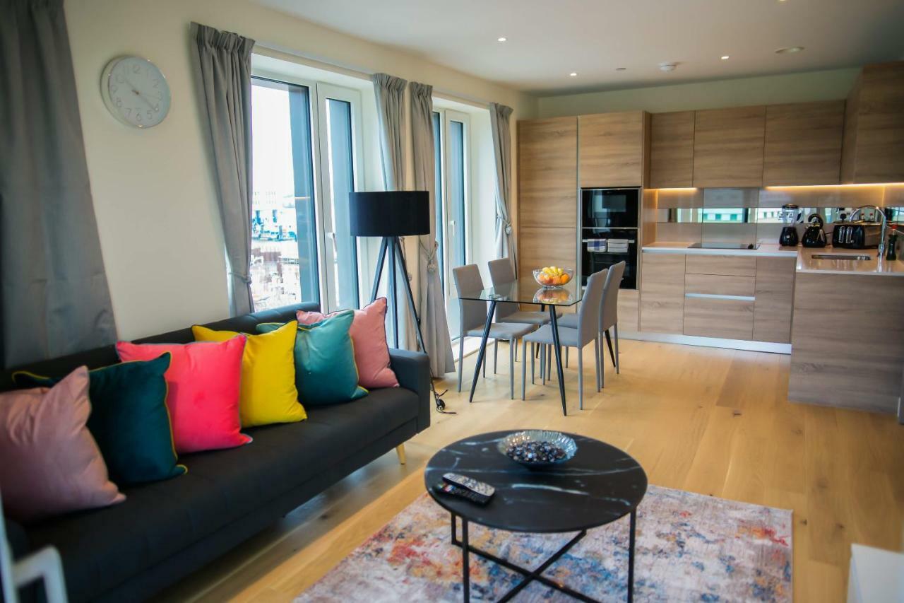 Thames View 2 Bed With Balcony London