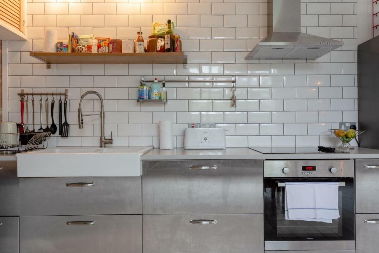 Industrial Open Plan Studio In Hackney London