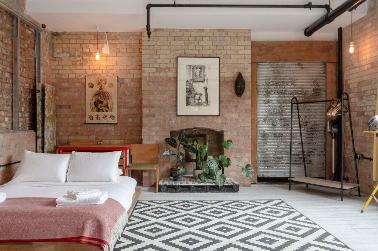 Industrial Open Plan Studio In Hackney Apartment