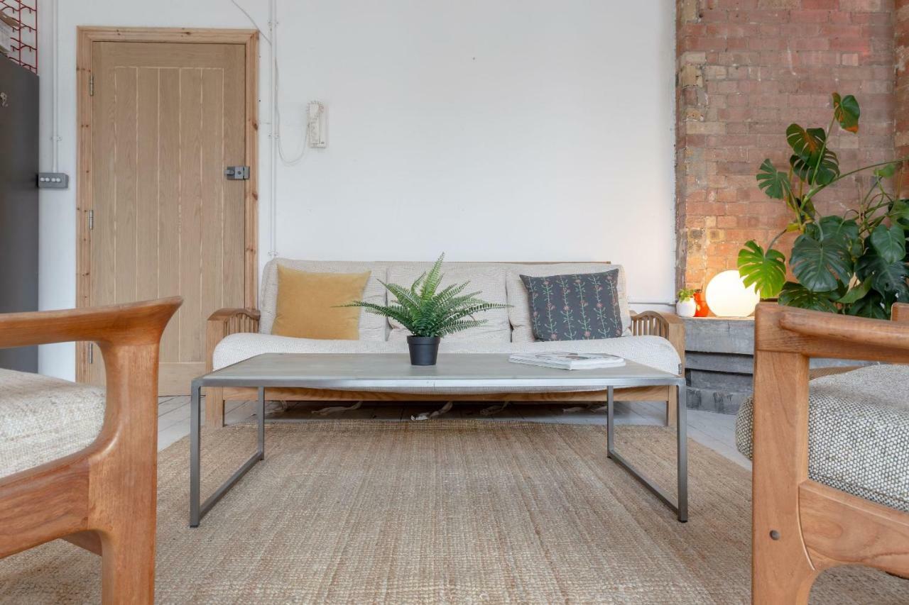 Apartment Industrial Open Plan Studio In Hackney London