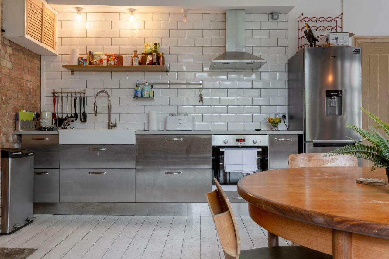 Industrial Open Plan Studio In Hackney Apartment *
