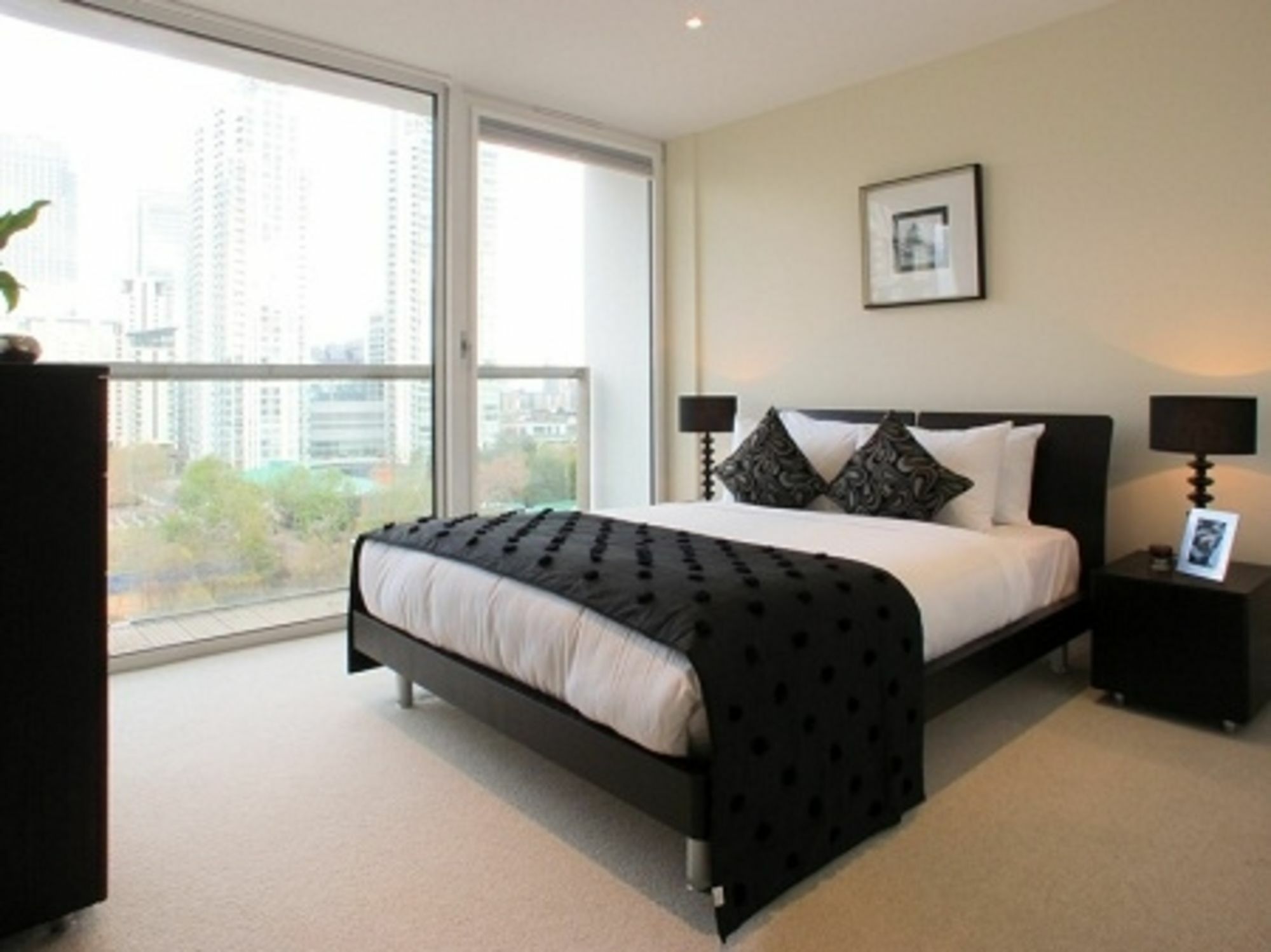 Lanterns Court By Bridgestreet Apartment