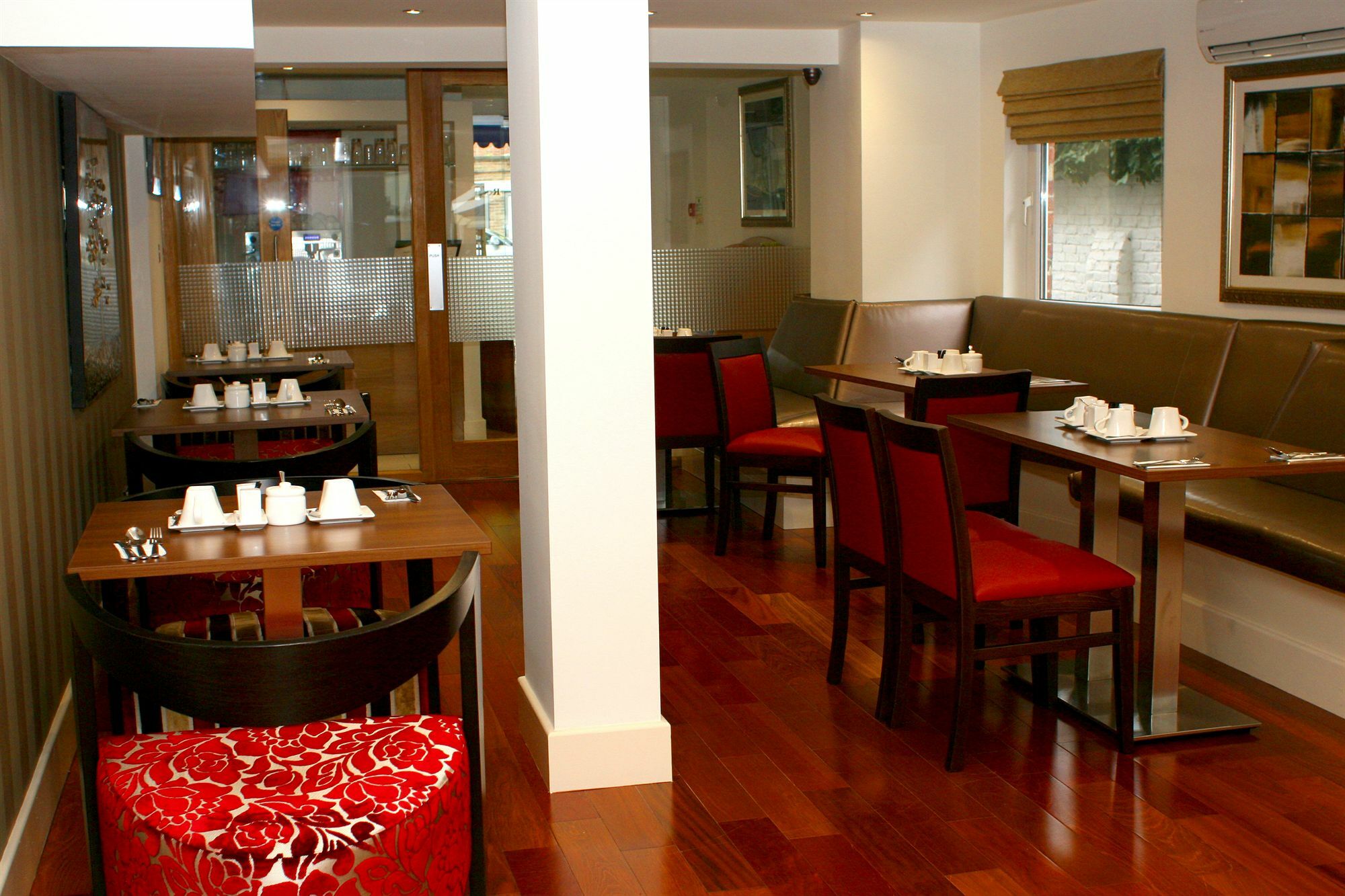 The New Carlton Hotel