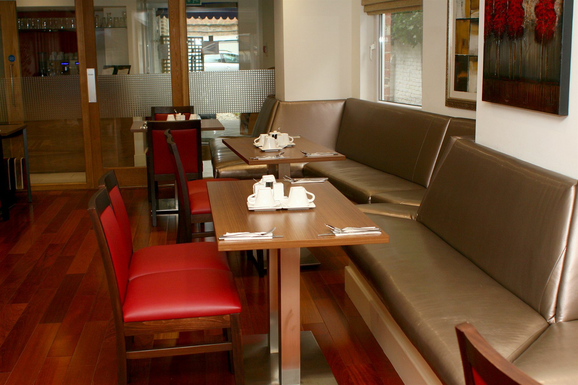 The New Carlton 3* London