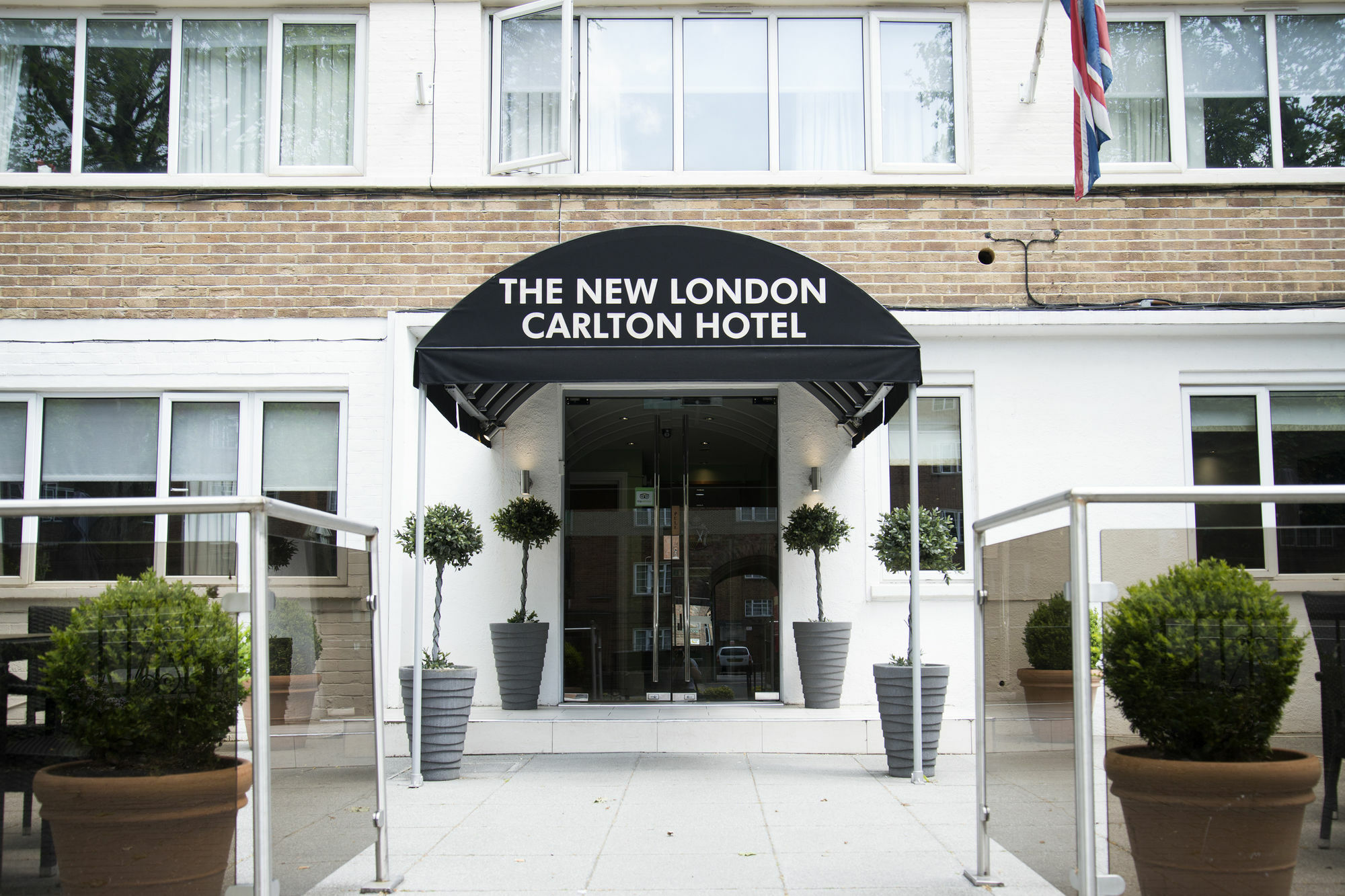 The New Carlton 3* London