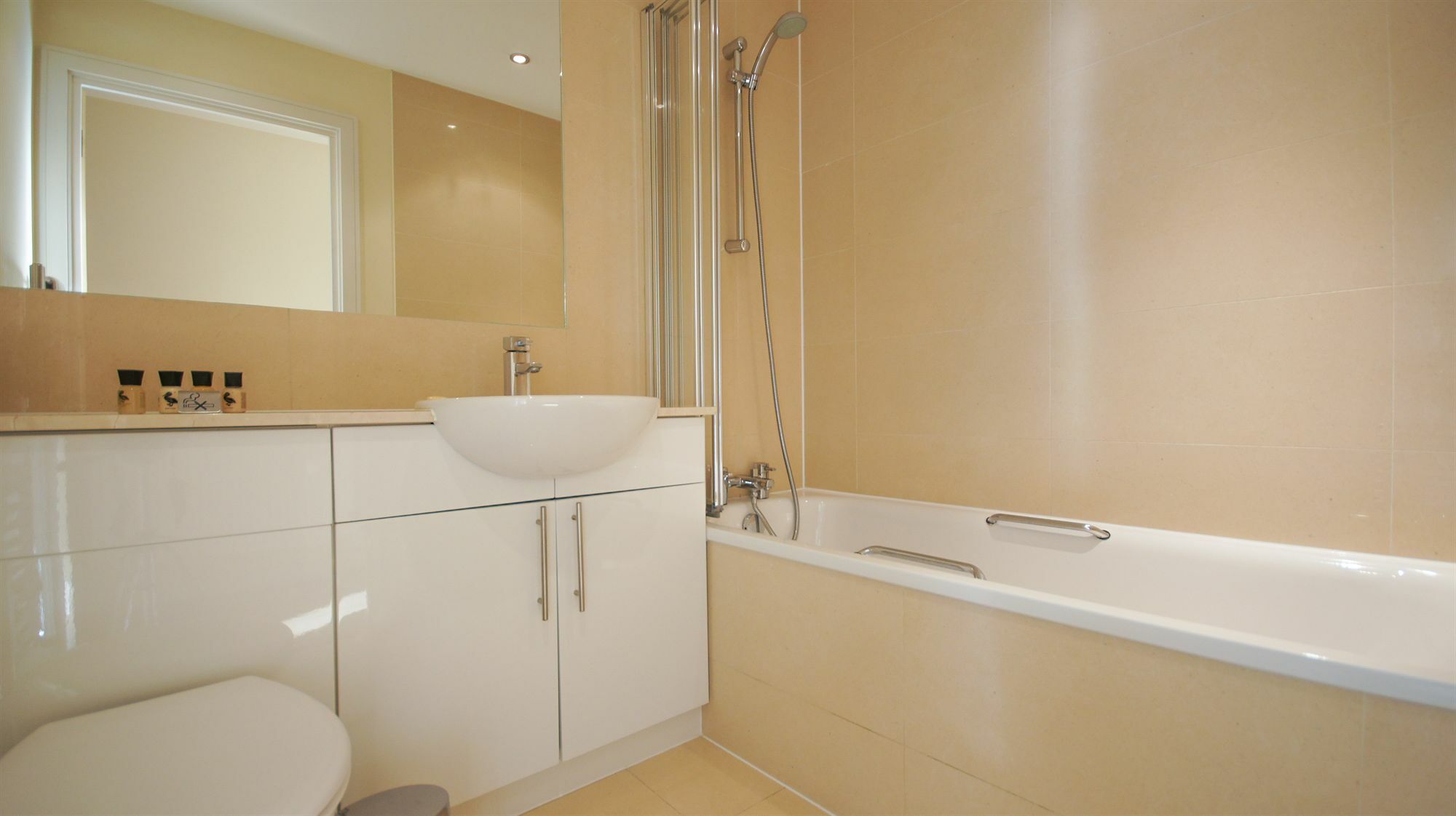 Apartment Crompton Court