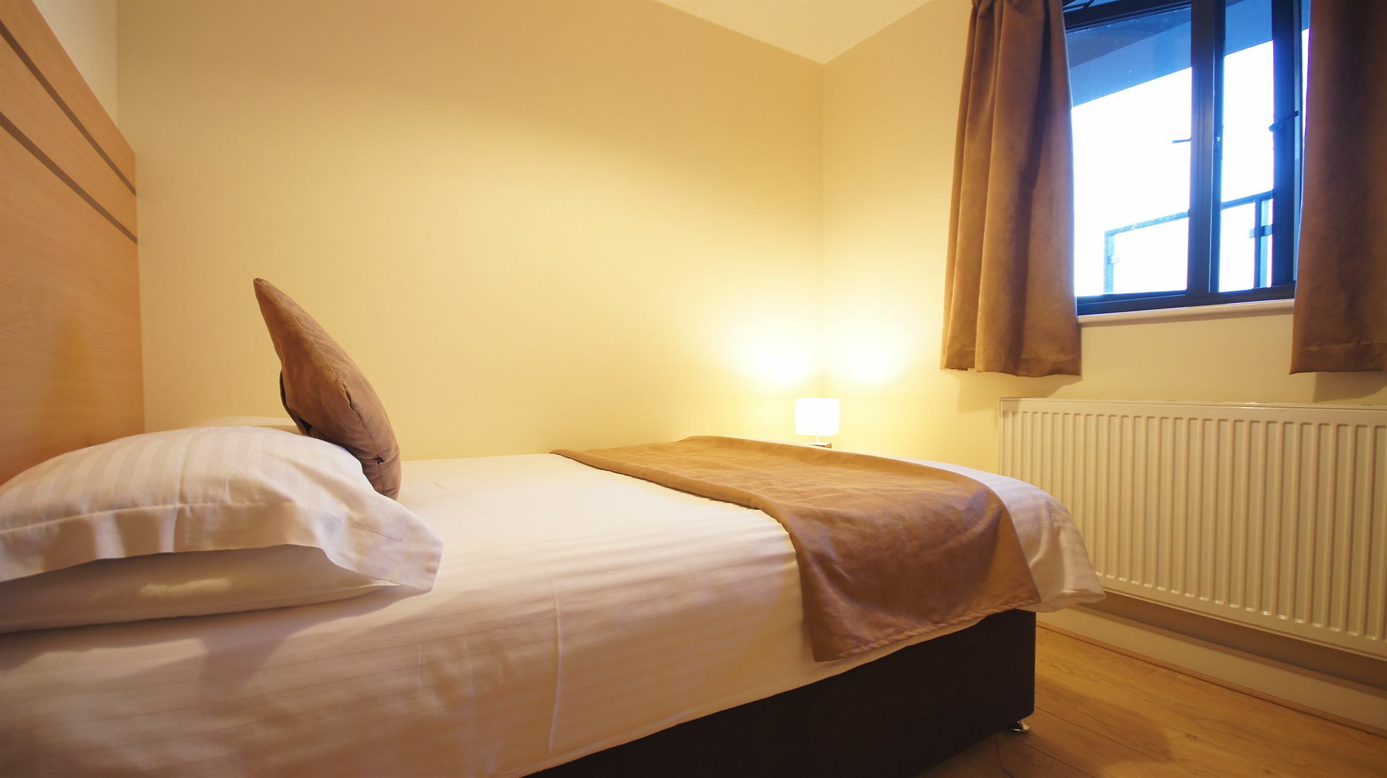 Crompton Court Apartment *