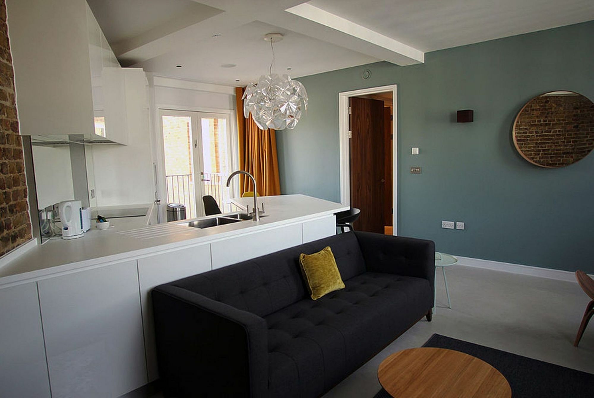 Hop Art House Serviced Apartment