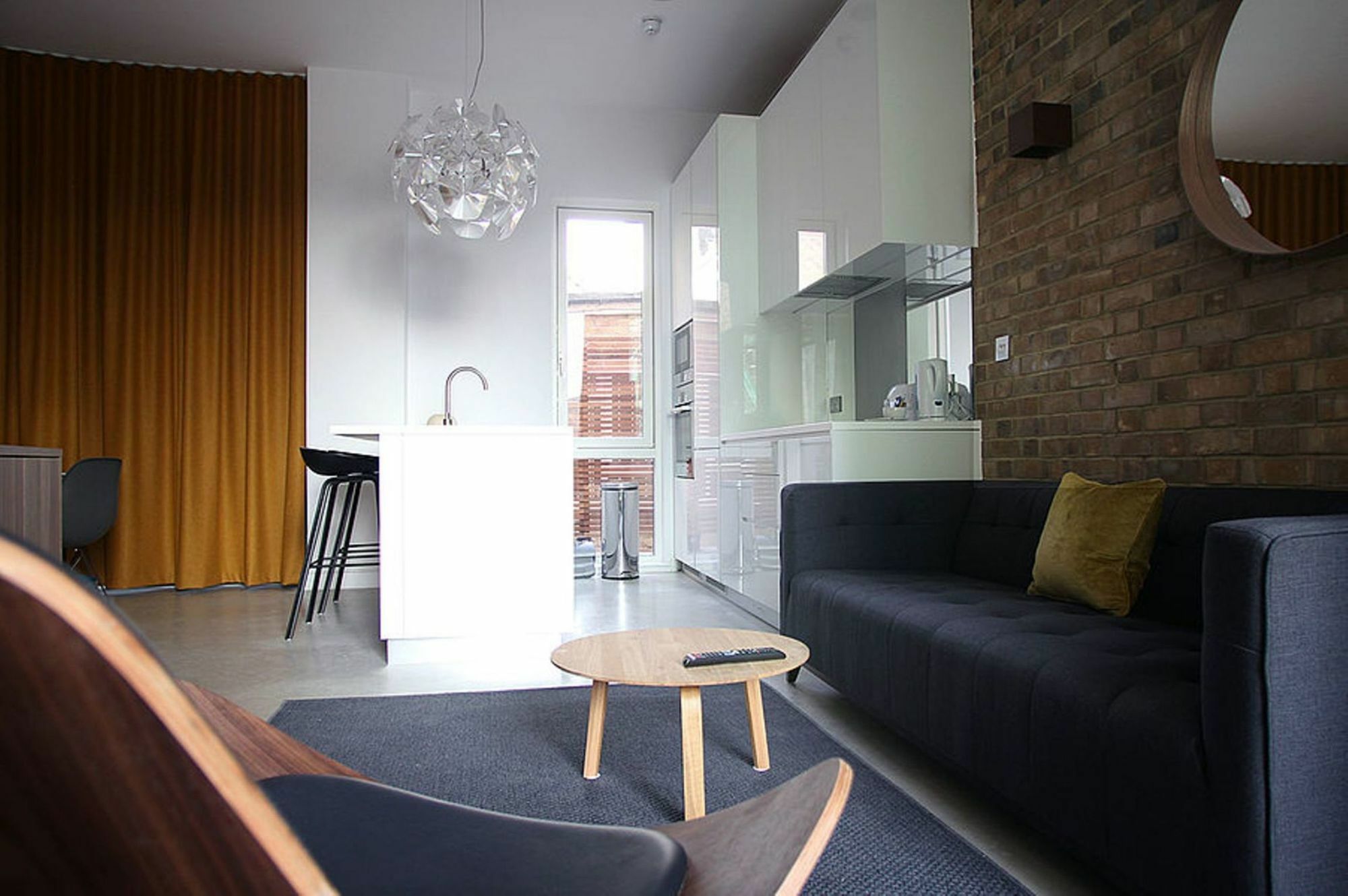 Apartment Hop Art House Serviced