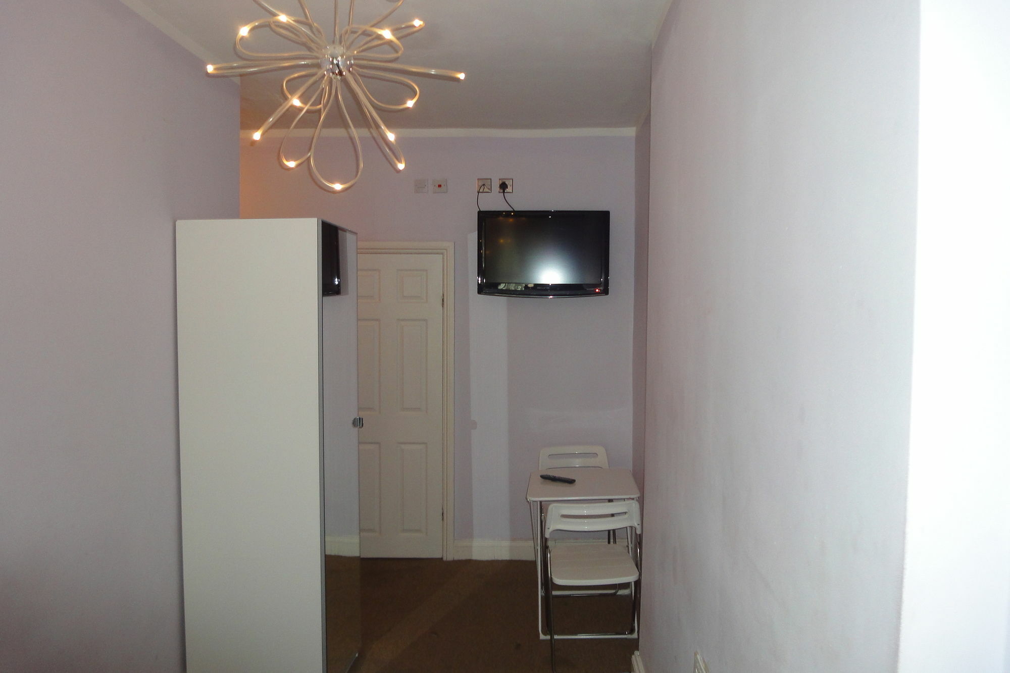 Dylan Kensington Aparthotel 3*