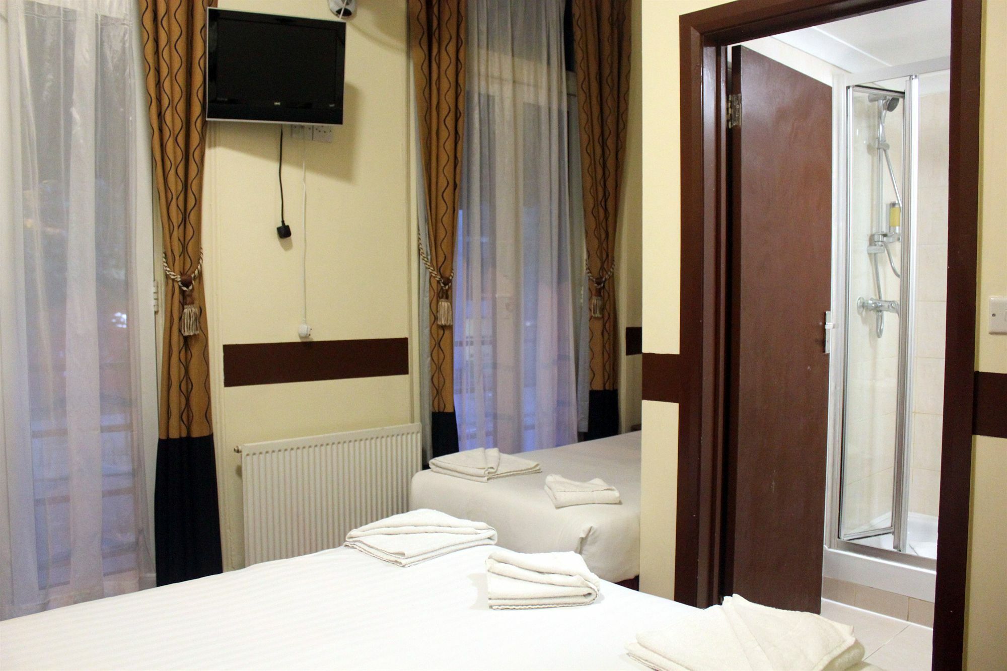 Hotel Victoria Station London