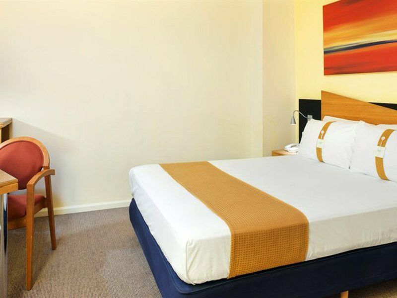 Express Victoria By Ihg Hotel