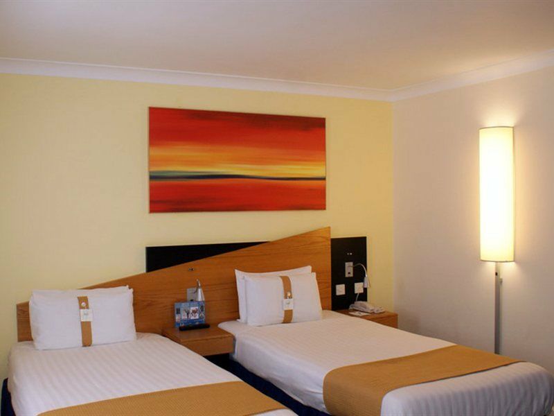 Express Victoria By Ihg Hotel 3*