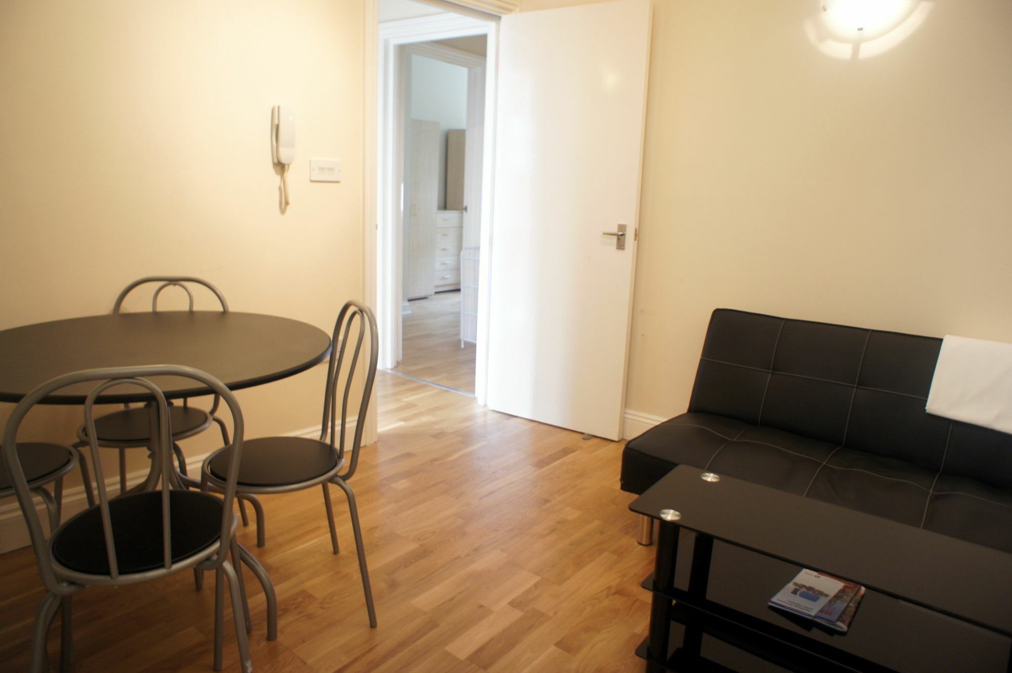 Apartment Fine Touch London