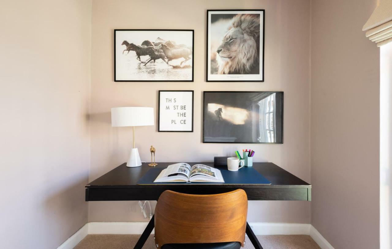 Apartment The King's Road Escape - Modern 2bdr Townhouse With Rooftop Terrace *