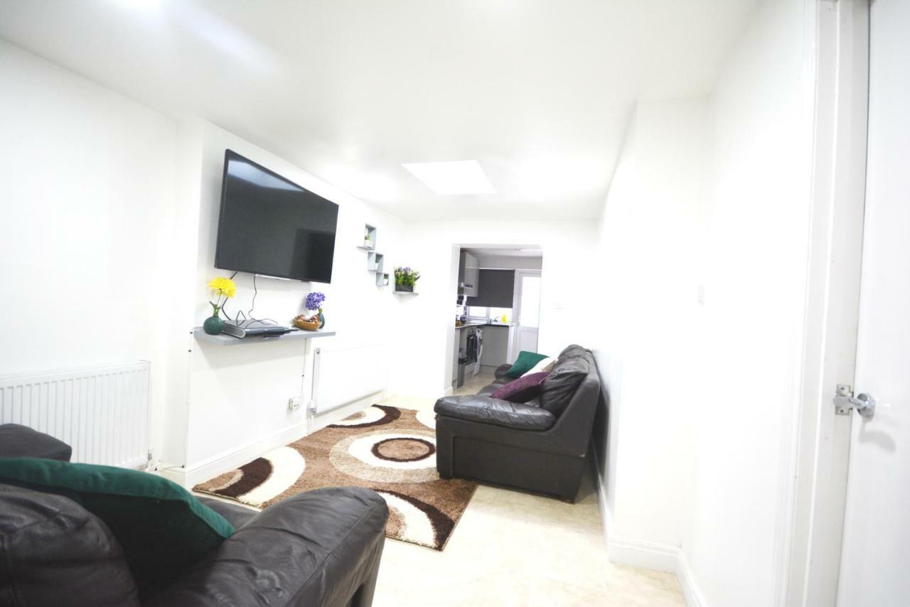 Zone 2 Three Bedroom Apartamento