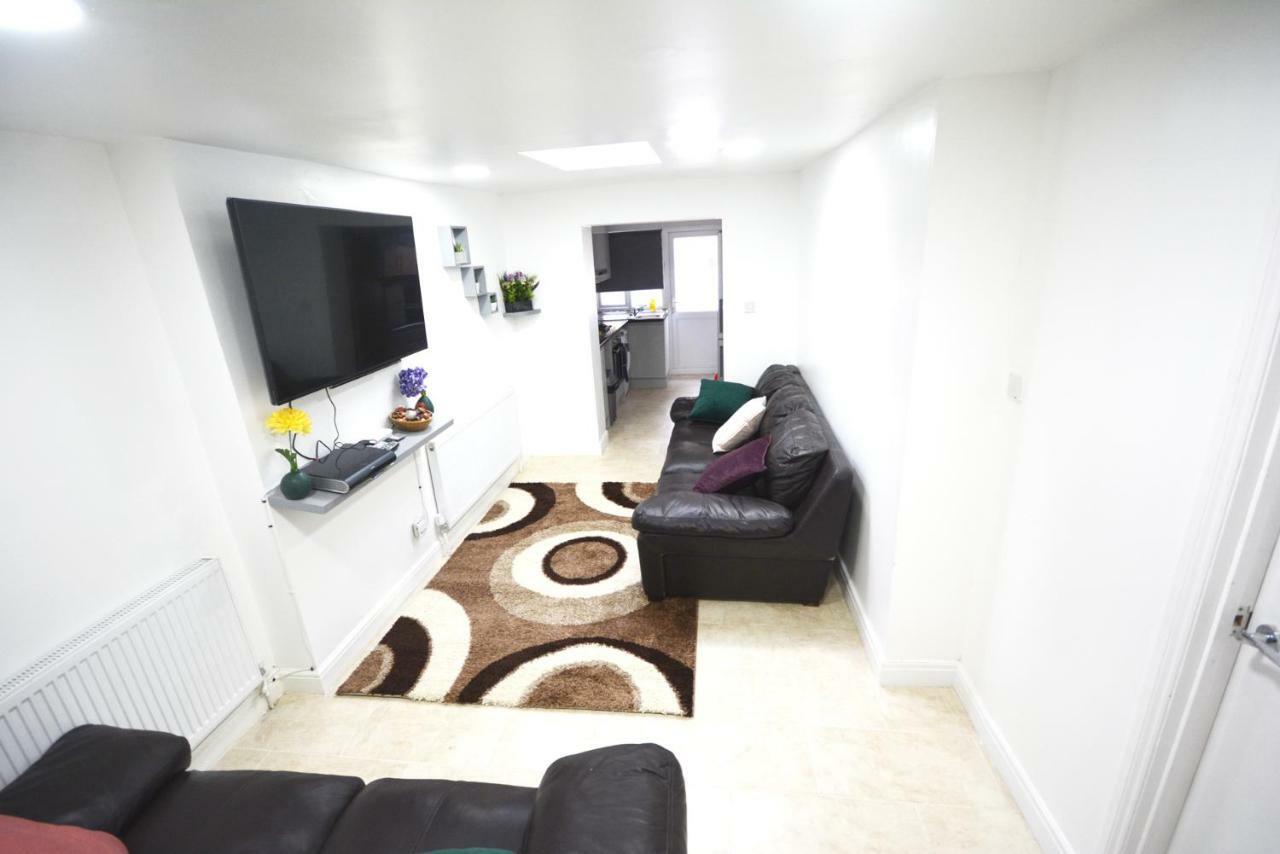 Zone 2 Three Bedroom Apartamento Londres