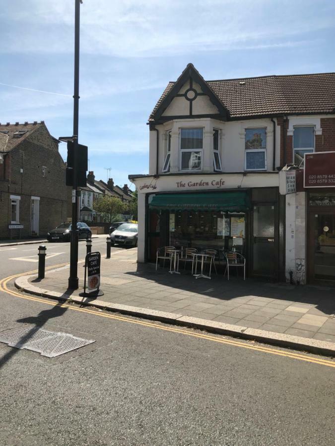 Western Northfields Ealing 3*