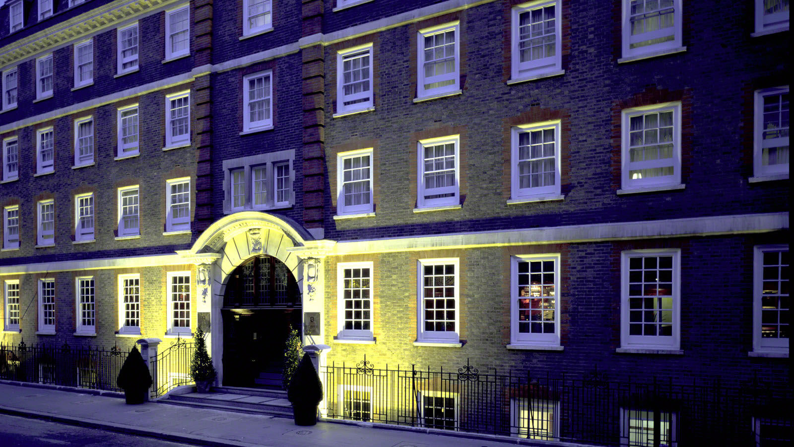 Fitzrovia Hotel 4*