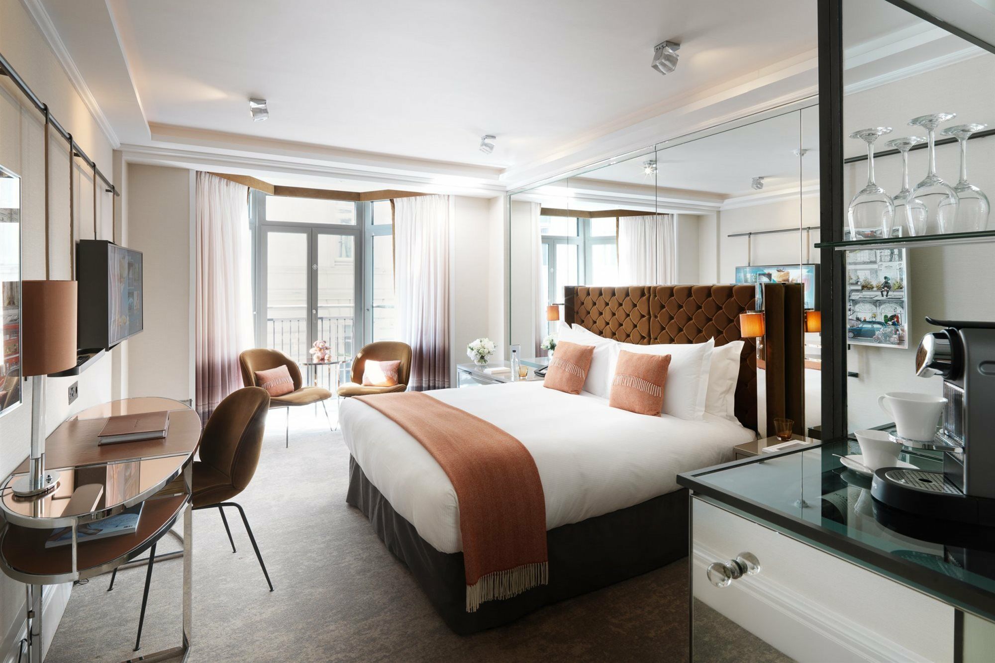 Hotel The Athenaeum & Residences 5*