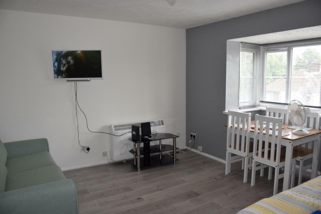 1 Bedroom Ponders End Apartment London